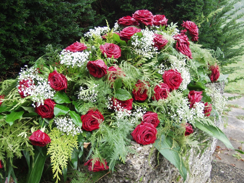 funeraire-ENTRECASTEAUX-min_roses-61203